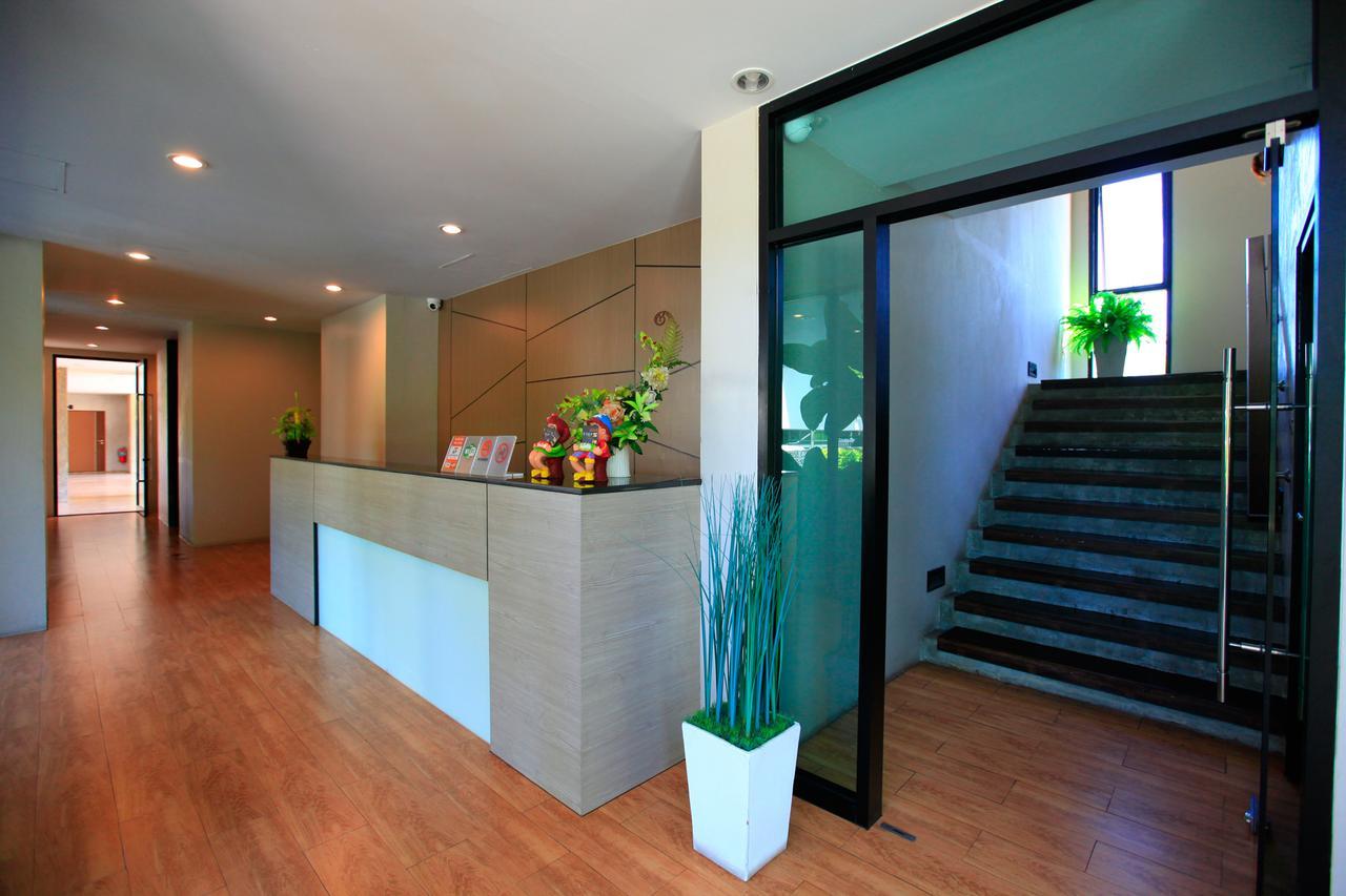 The Plubpla Serviced Apartment Bangkok Esterno foto