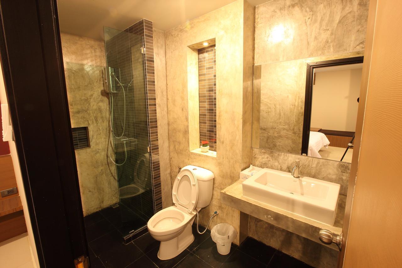 The Plubpla Serviced Apartment Bangkok Esterno foto