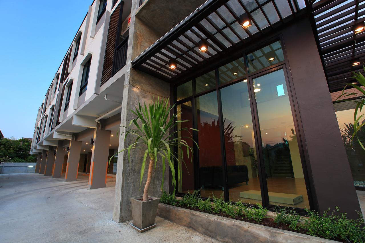 The Plubpla Serviced Apartment Bangkok Esterno foto