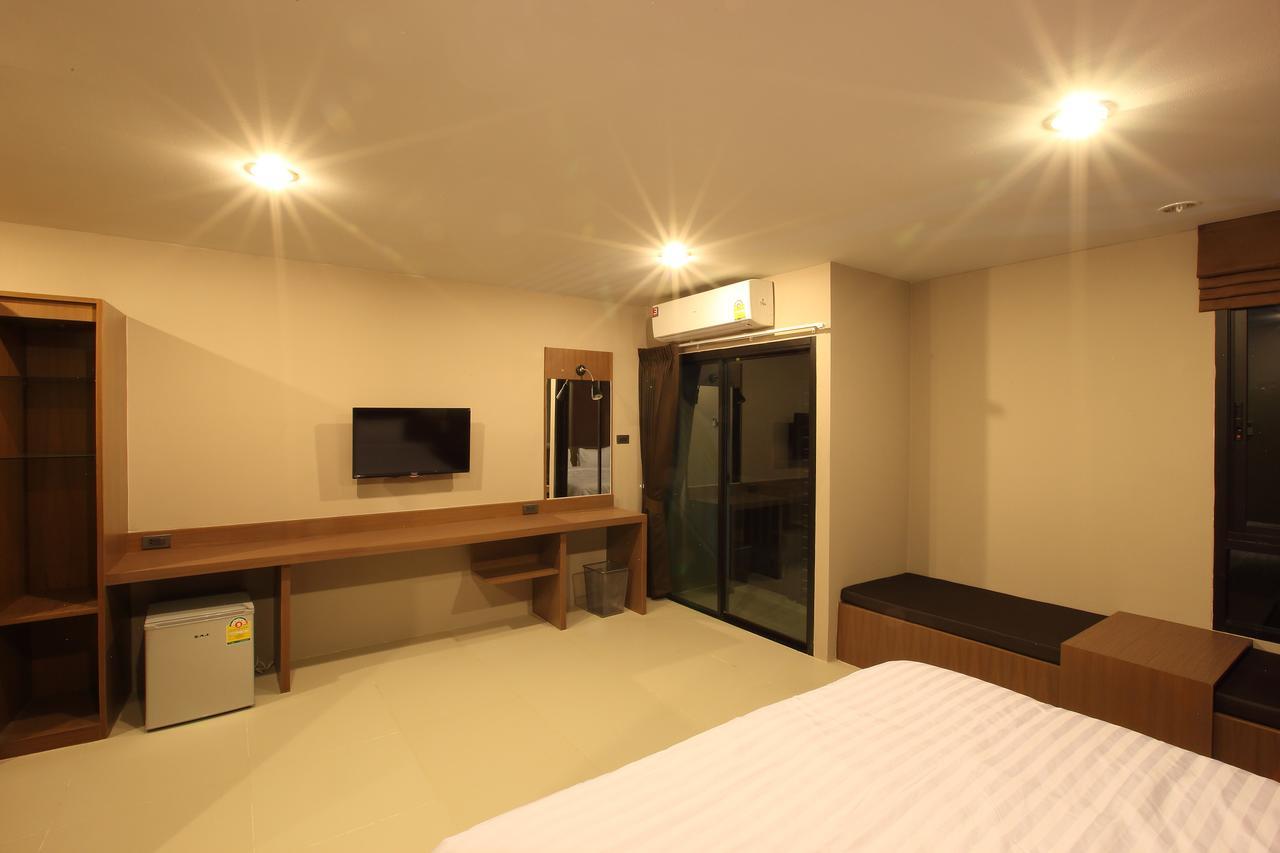 The Plubpla Serviced Apartment Bangkok Esterno foto