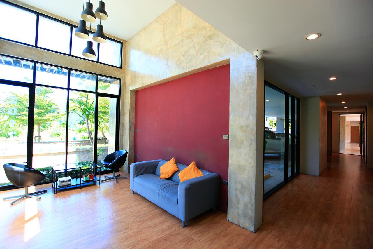 The Plubpla Serviced Apartment Bangkok Esterno foto