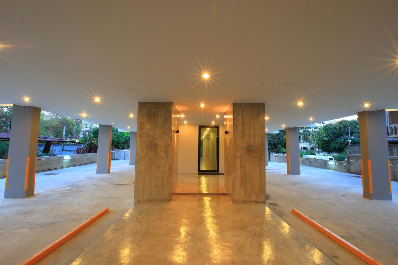 The Plubpla Serviced Apartment Bangkok Esterno foto