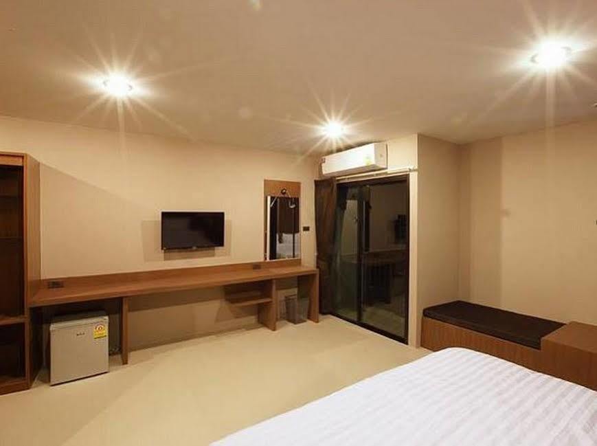 The Plubpla Serviced Apartment Bangkok Esterno foto